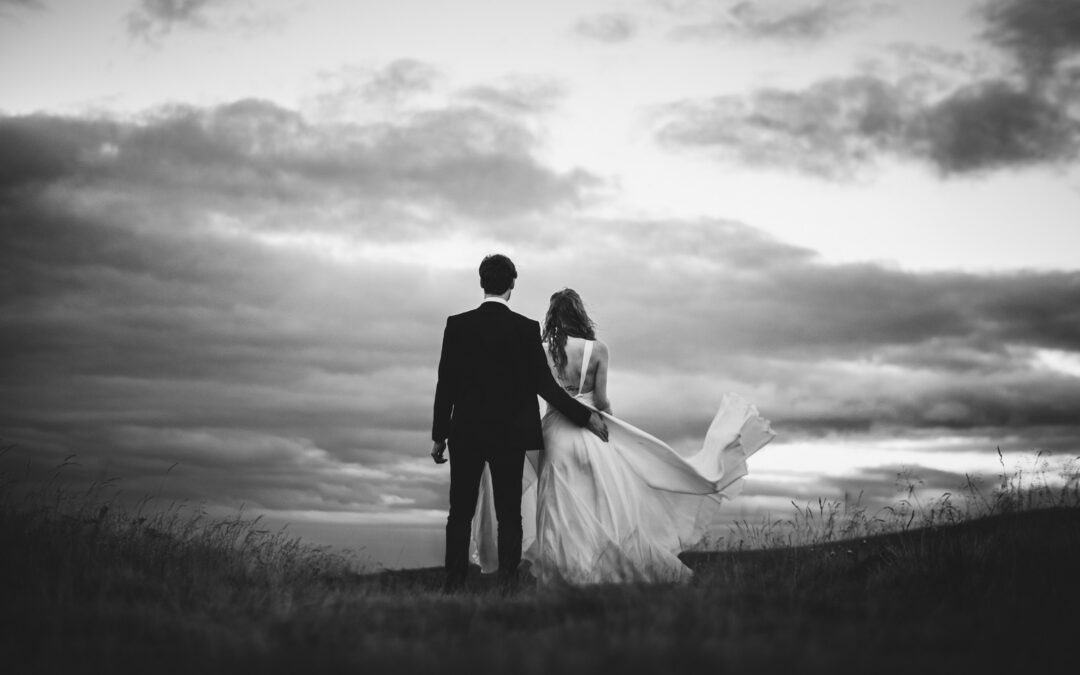 Quelle différence entre des robes de mariée demi-mesure et sur-mesure ?