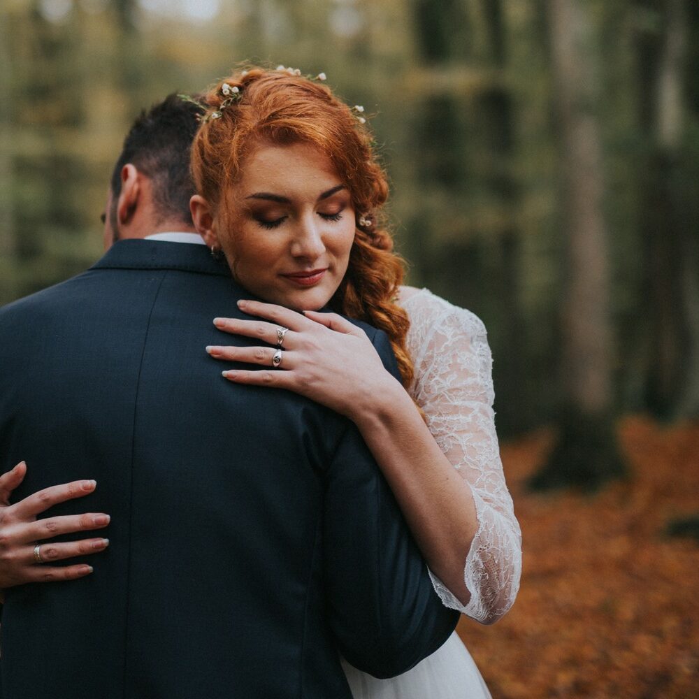 cérémonie-laïque-mariage-automne-forêt-la-soeur-de-la-mariee-blog-mariage