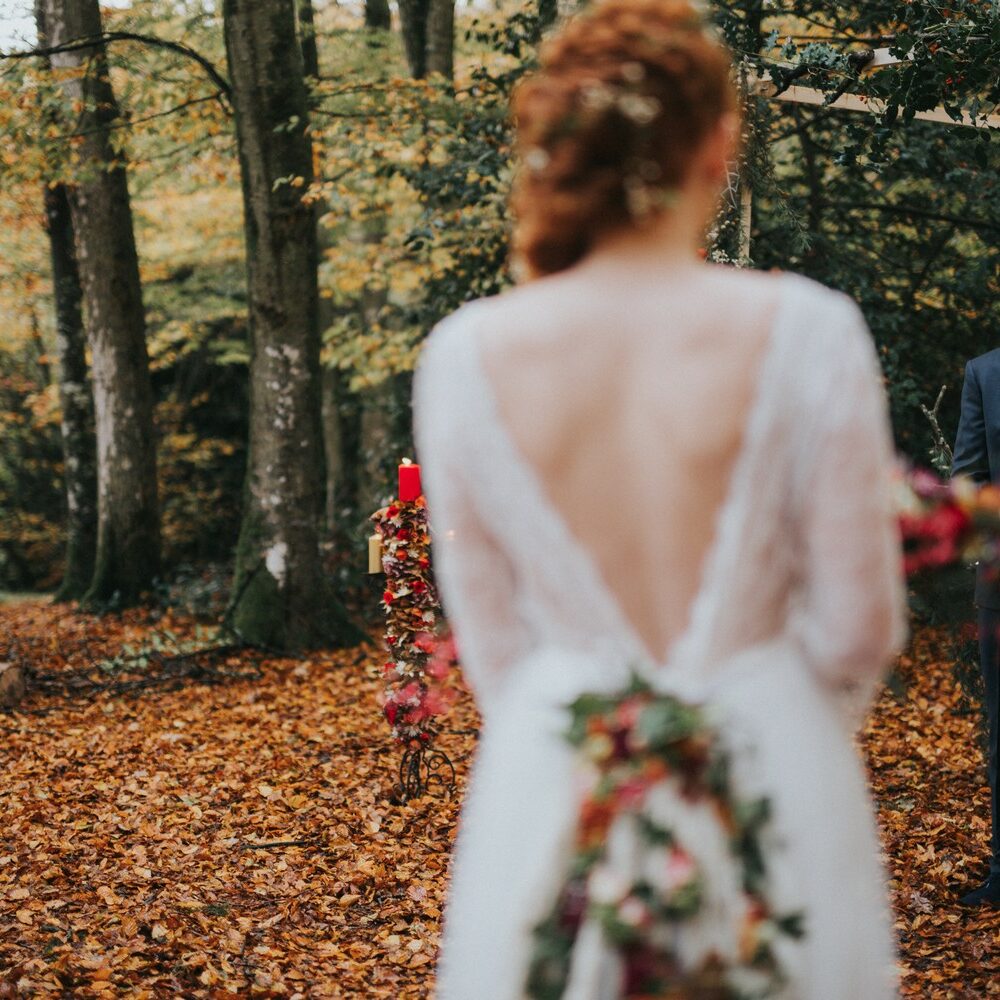 cérémonie-laïque-mariage-automne-forêt-la-soeur-de-la-mariee-blog-mariage