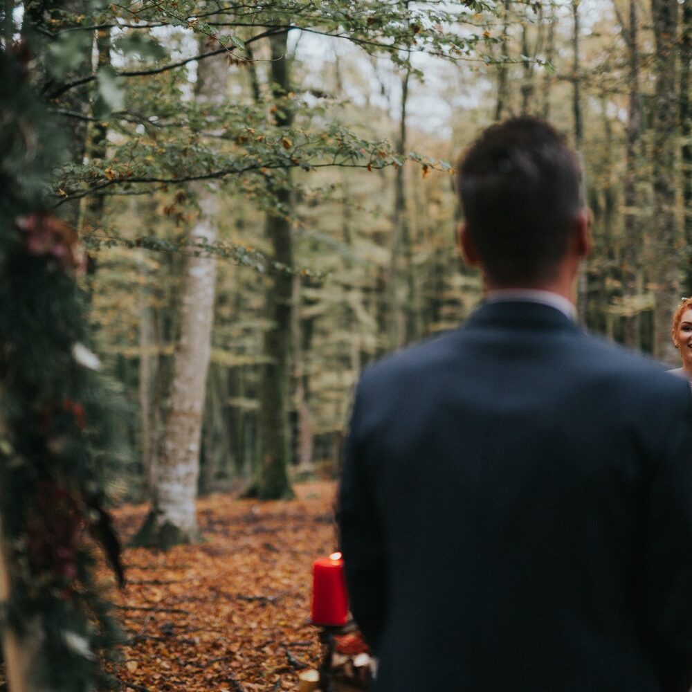 cérémonie-laïque-mariage-automne-forêt-la-soeur-de-la-mariee-blog-mariage