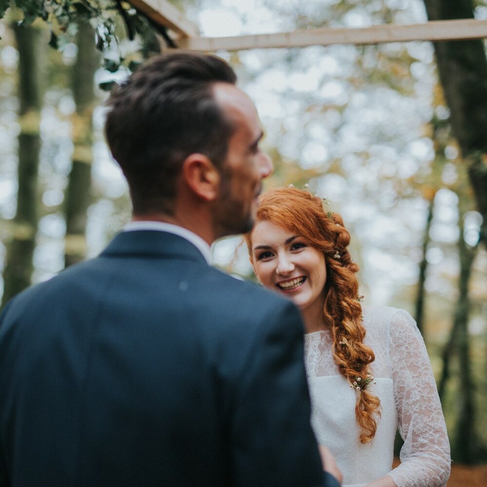 cérémonie-laïque-mariage-automne-forêt-la-soeur-de-la-mariee-blog-mariage