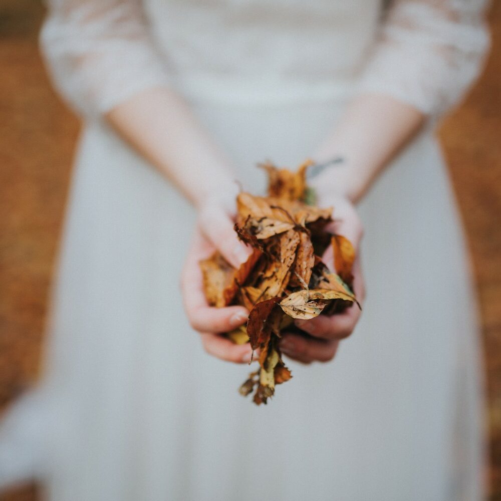 cérémonie-laïque-mariage-automne-forêt-la-soeur-de-la-mariee-blog-mariage