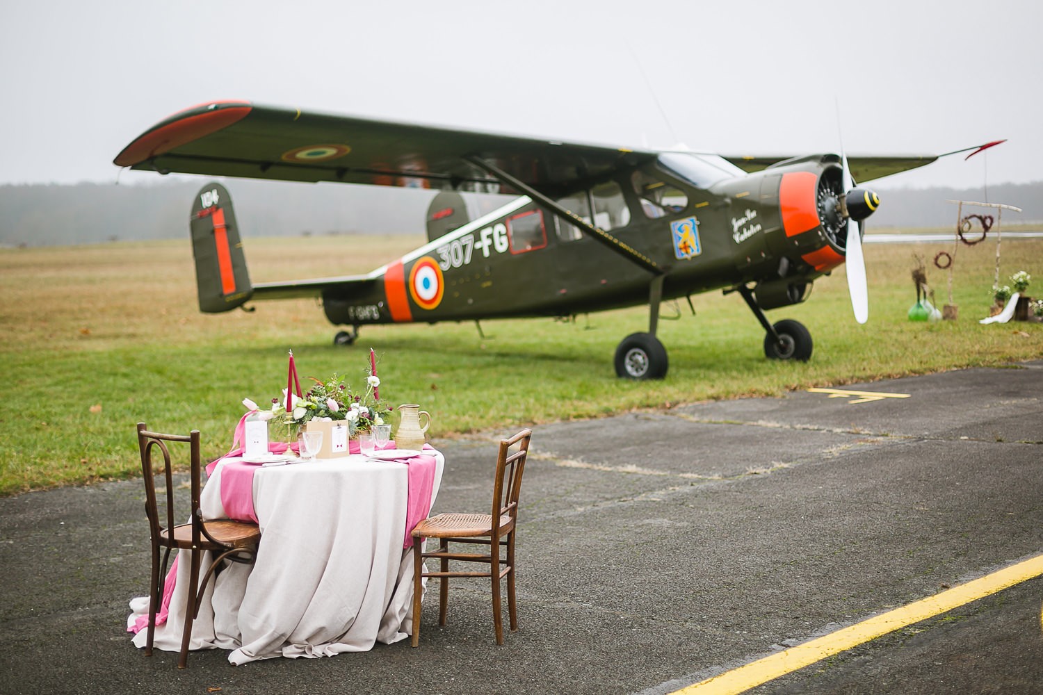 mariage-aerodrome-inspiration-avion-bourgogne-MollyGraphy-lasoeurdelamariee-blog-mariage