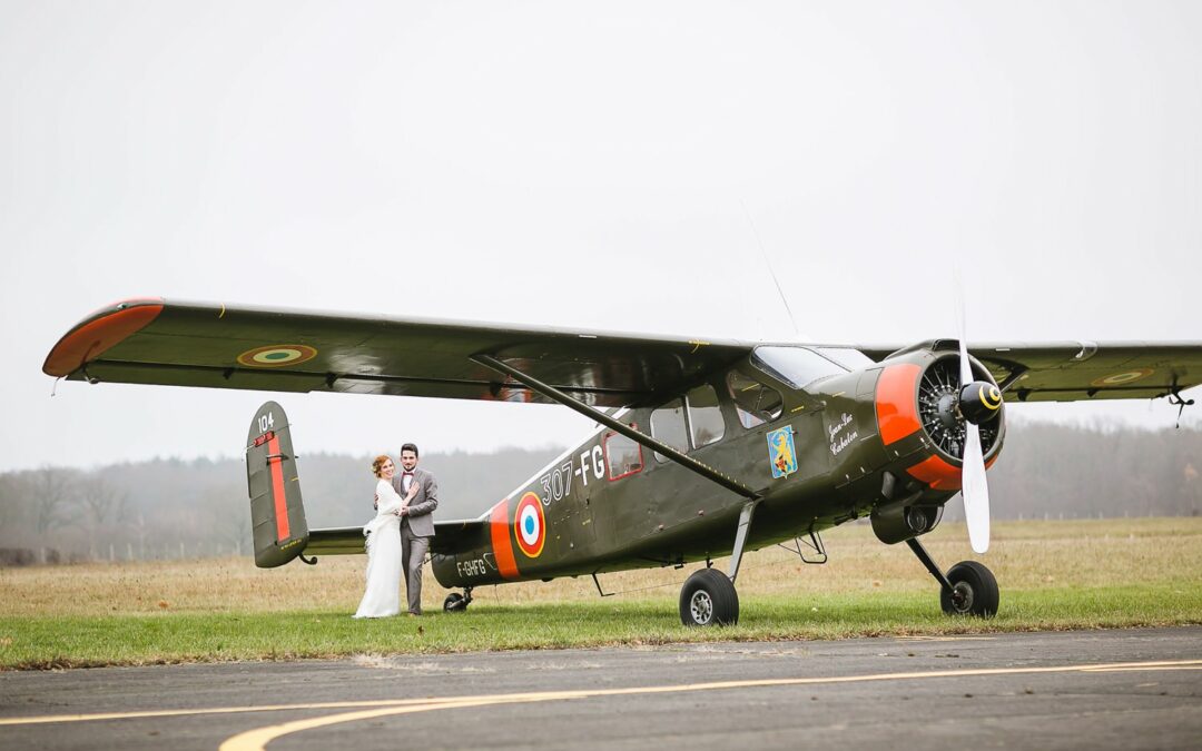 L’amour sur le tarmac d’un aérodrome