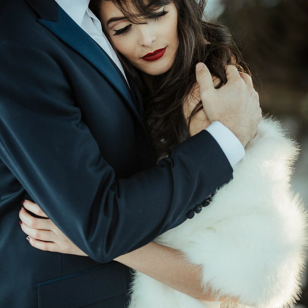 shooting-inspiration-dark-romance-mariage-romantique-glamour-hiver-neige-lasoeurdelamariee-blog-mariage