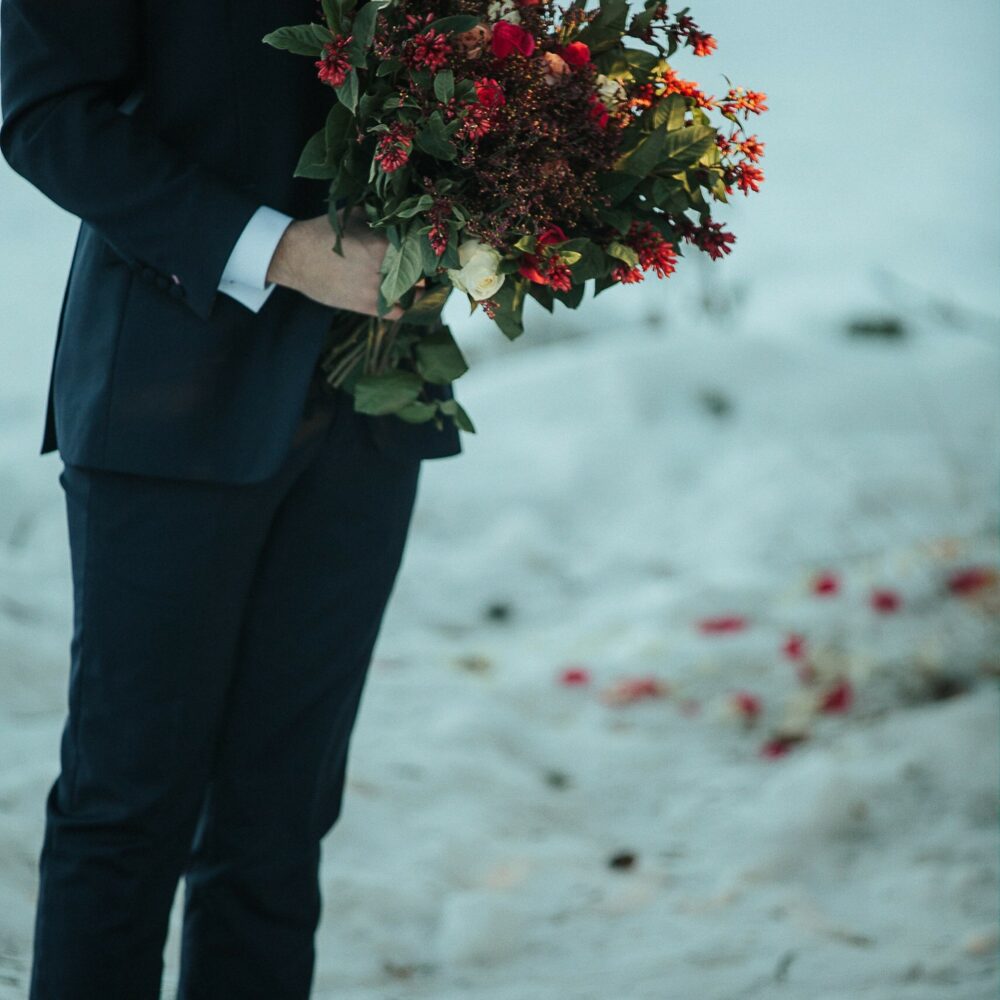 shooting-inspiration-dark-romance-mariage-romantique-glamour-hiver-neige-lasoeurdelamariee-blog-mariage