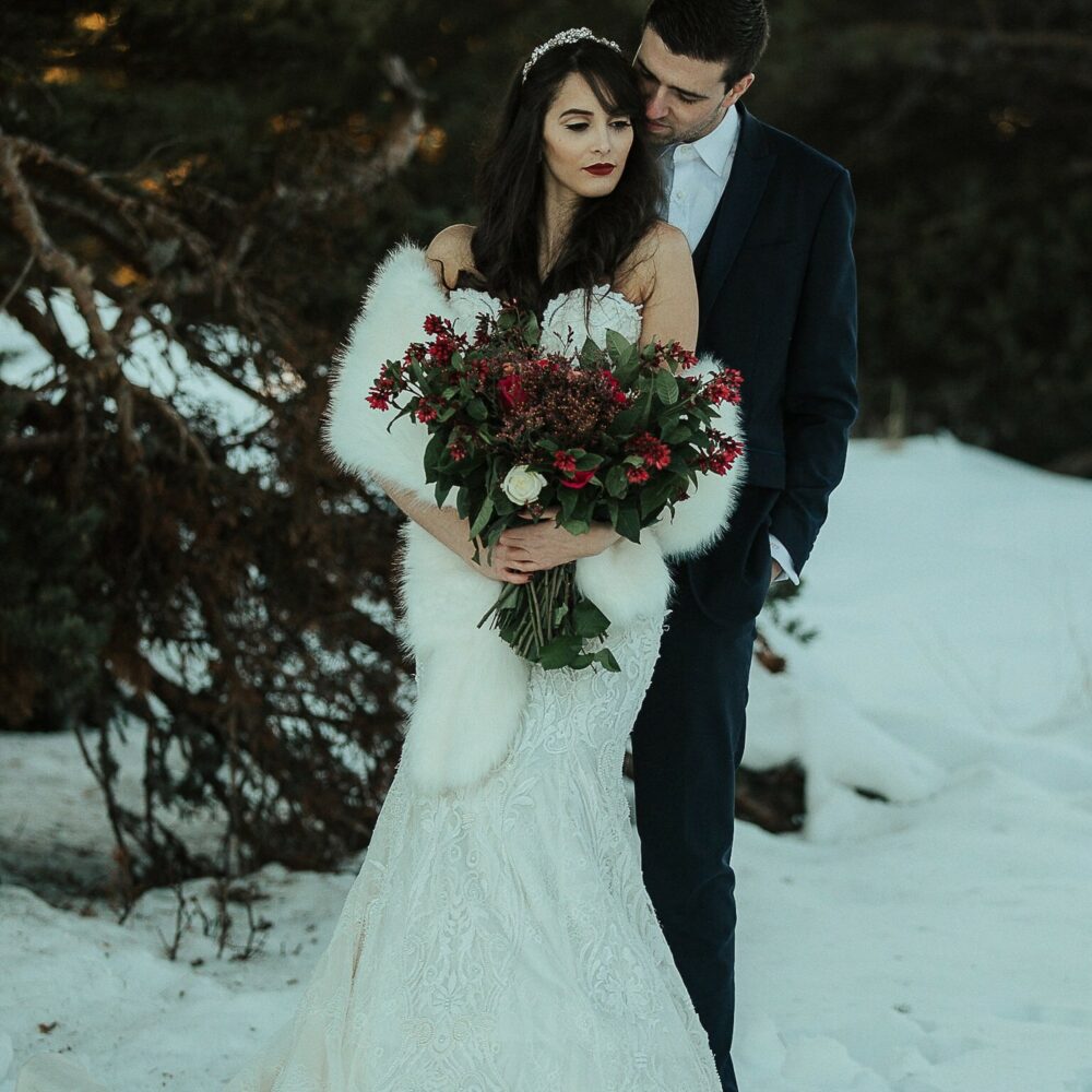 shooting-inspiration-dark-romance-mariage-romantique-glamour-hiver-neige-lasoeurdelamariee-blog-mariage