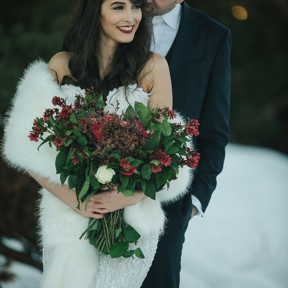 shooting-inspiration-dark-romance-mariage-romantique-glamour-hiver-neige-lasoeurdelamariee-blog-mariage