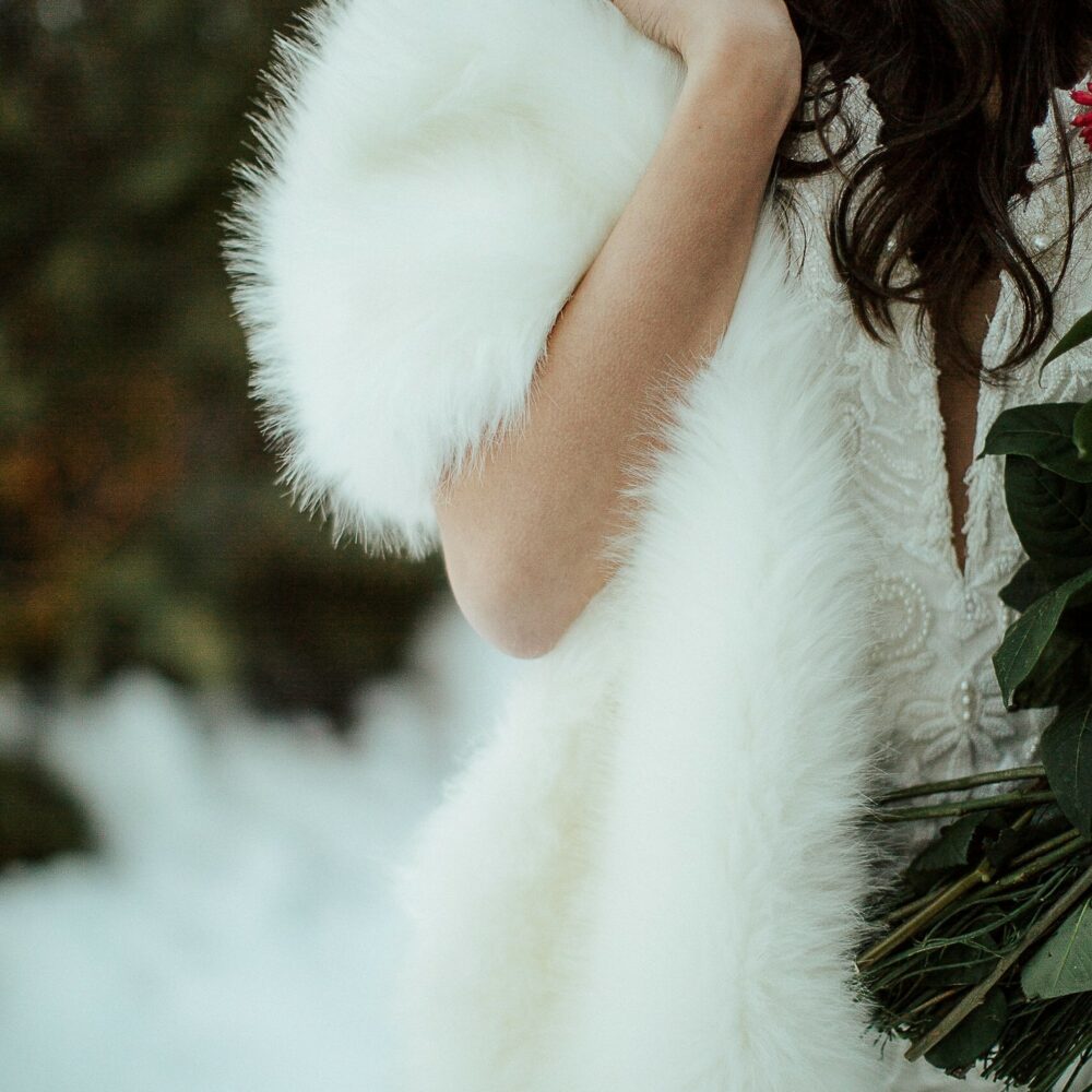 shooting-inspiration-dark-romance-mariage-romantique-glamour-hiver-neige-lasoeurdelamariee-blog-mariage