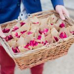 Pétales de rose à lancer à la sortie des mariés