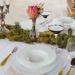 Décoration de table avec de la mousse végétale