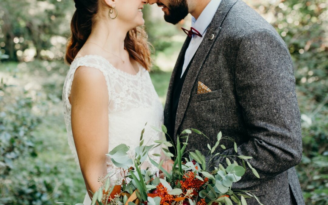 Un mariage automnal aux notes cuivrées