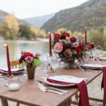 Décoration de mariage rouge et vintage