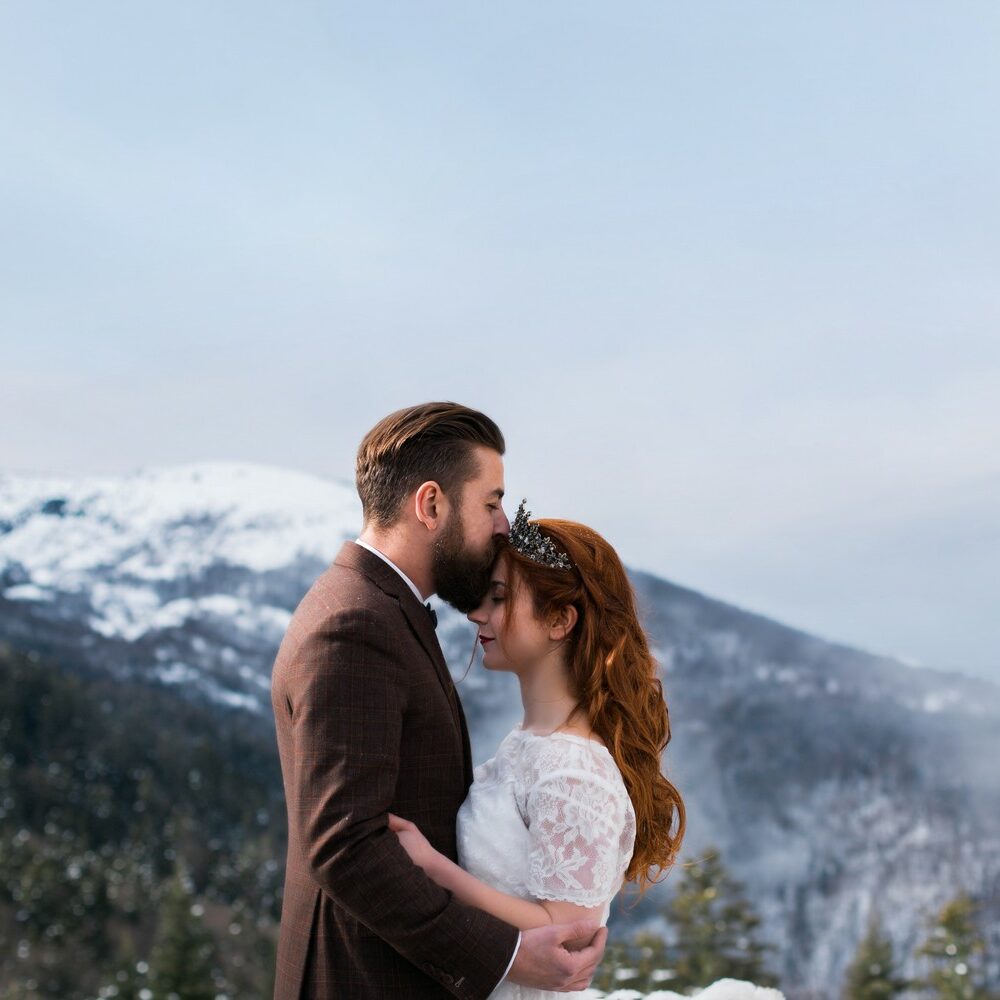Shooting d’un mariage sous la neige des Pyrénées