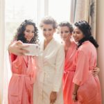les-preparatifs-de-la-mariee-et-demoiselles-dhonneur-la-soeur-de-la-mariee-blog-mariage