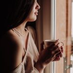 the-cocooning-devant-fenetre