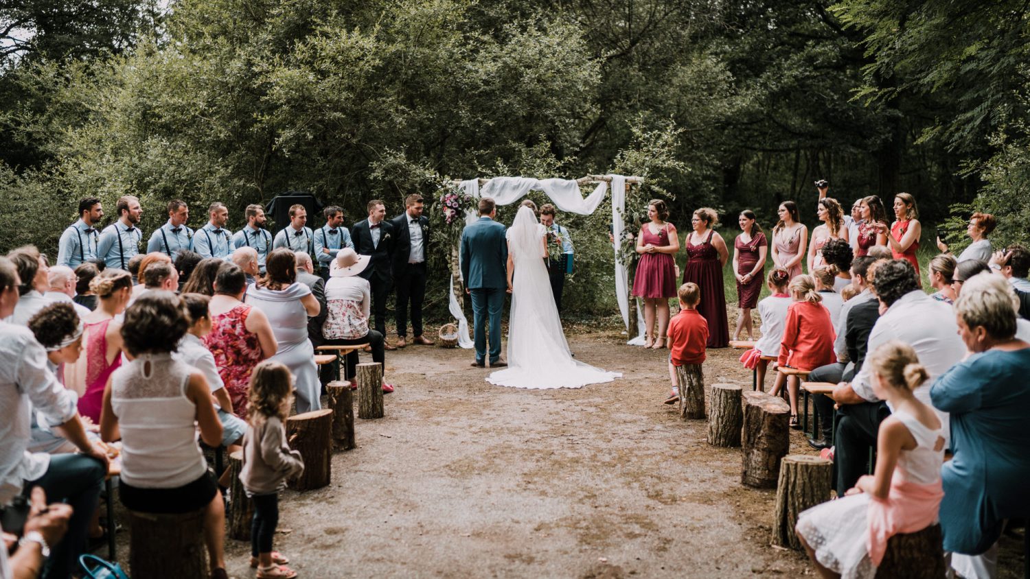 ceremonie-laique-dans-les-bois-finistere-bretagne