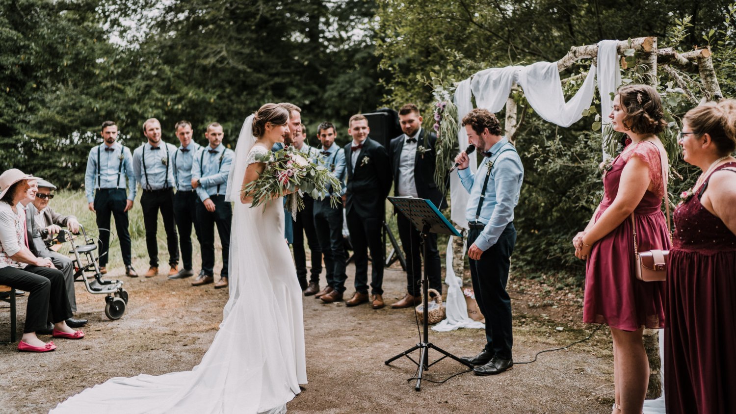 ceremonie-laique-dans-les-bois-finistere-bretagne