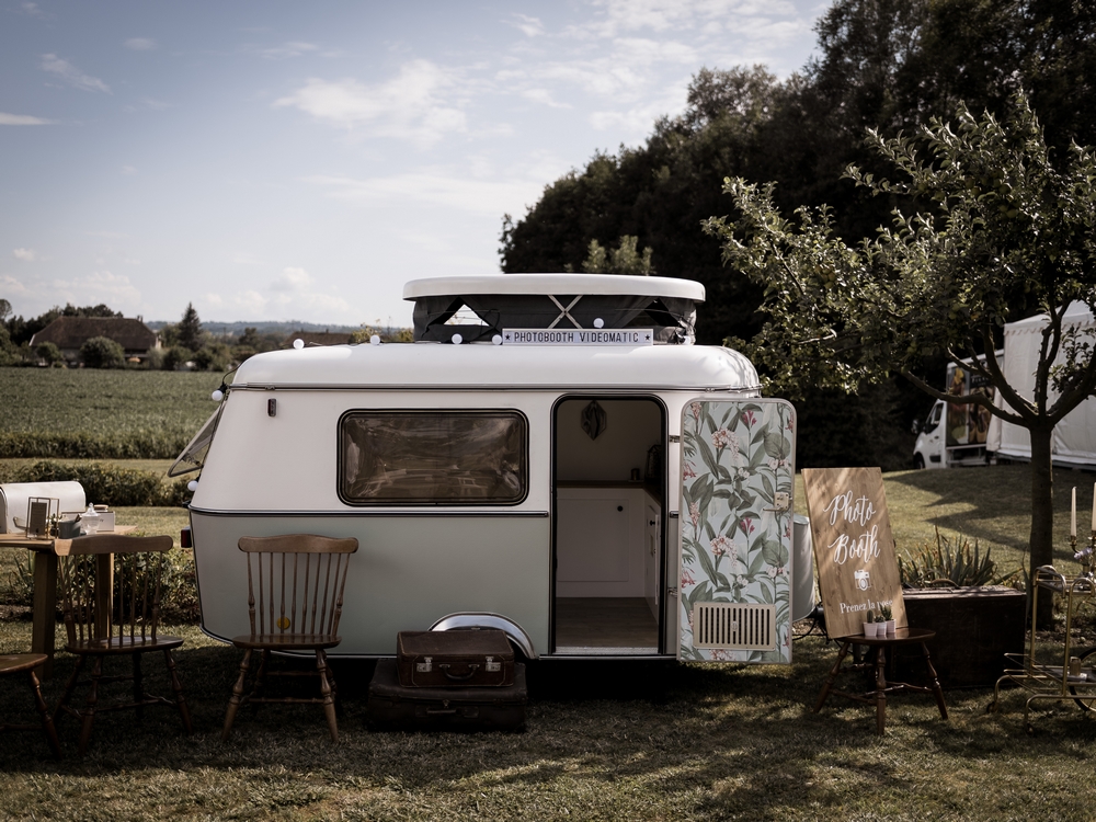 caravane-vintage-photobooth-nicephore-and-co-lasoeurdelamariee-blog-mariage caravane-vintage-photobooth-nicephore-and-co-lasoeurdelamariee-blog-mariage