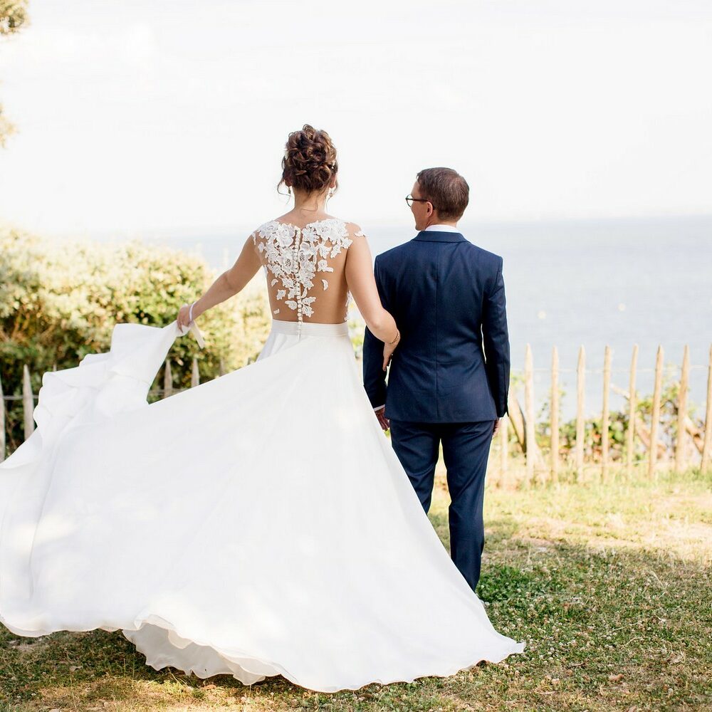 Charlotte à la recherche de sa robe de mariée