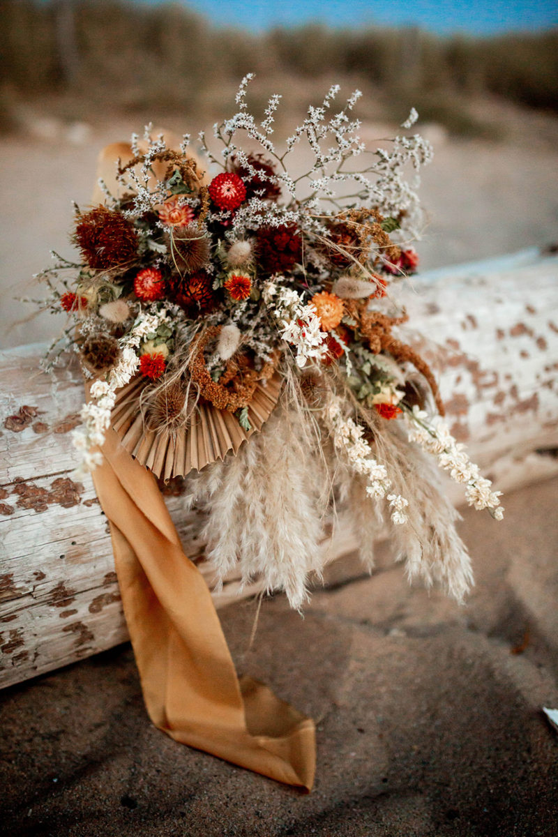 Un mariage bohème et terracotta sur la Côte Sauvage – La Sœur de la