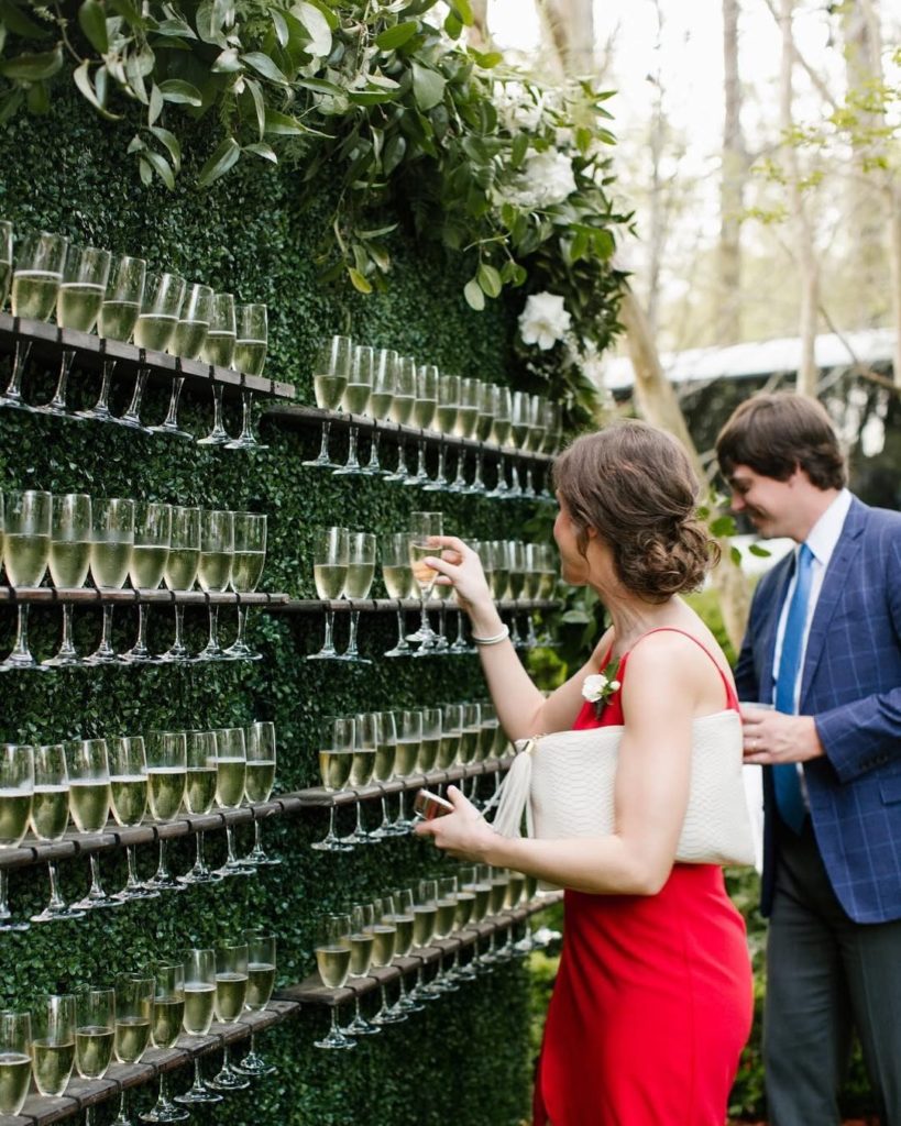 plan-de-table-mariage-mur-flute-champagne