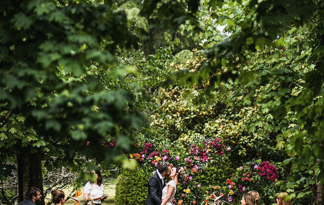 Un mariage Dolce Vita au Manoir de Gouézac en Bretagne