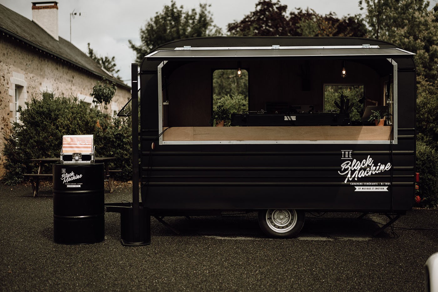 the-black-machine-mariage-angers