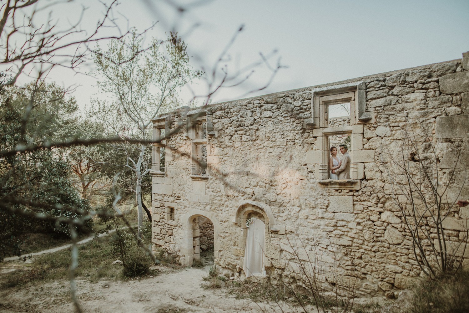 mariage-minimaliste-voilage-provence