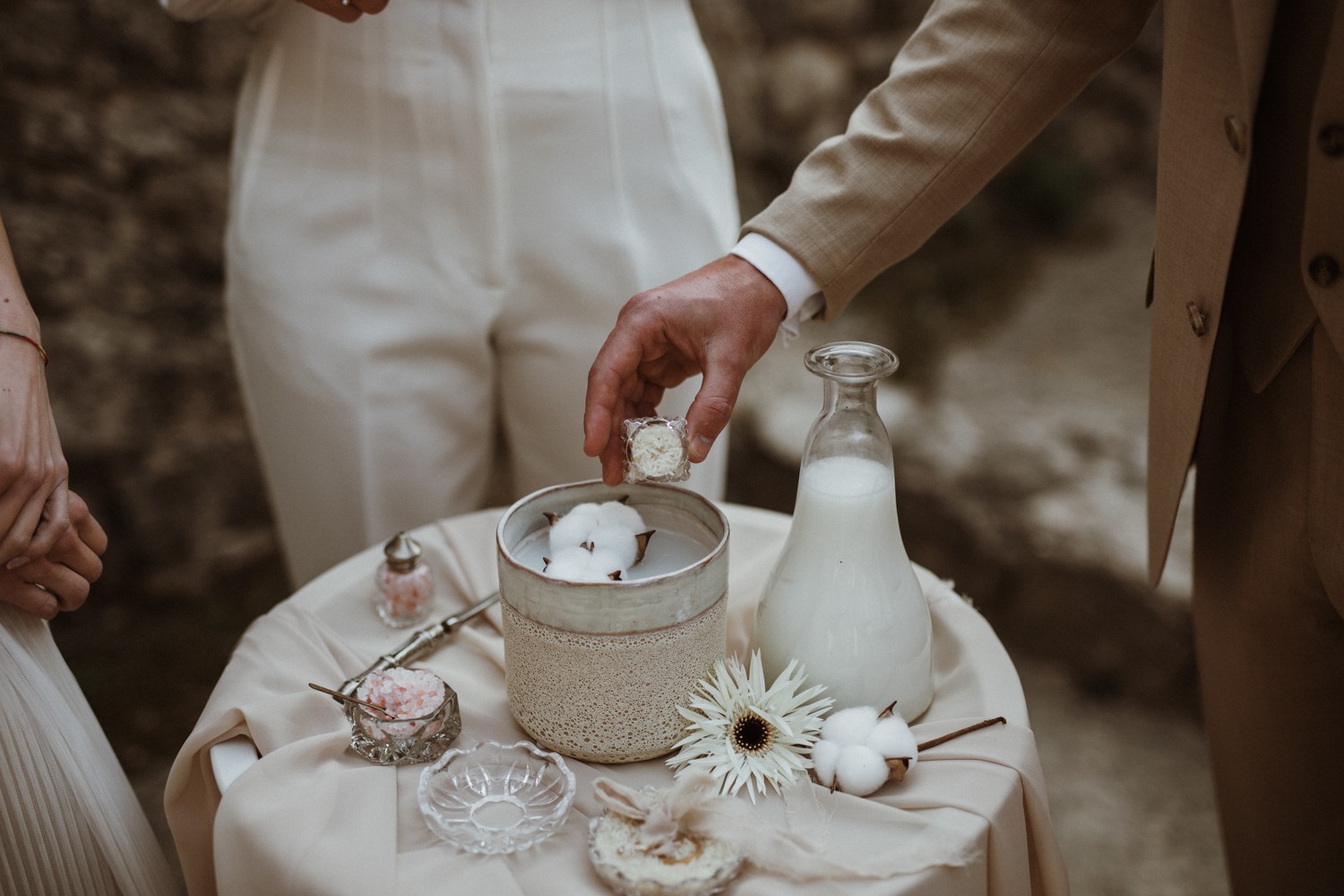 mariage-minimaliste-voilage-provence