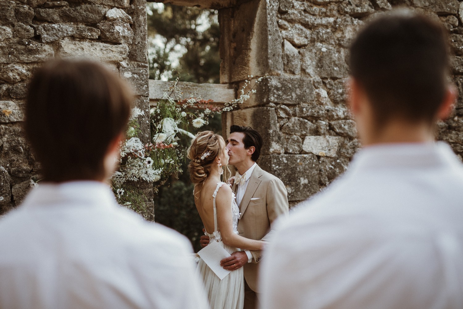 mariage-minimaliste-voilage-provence