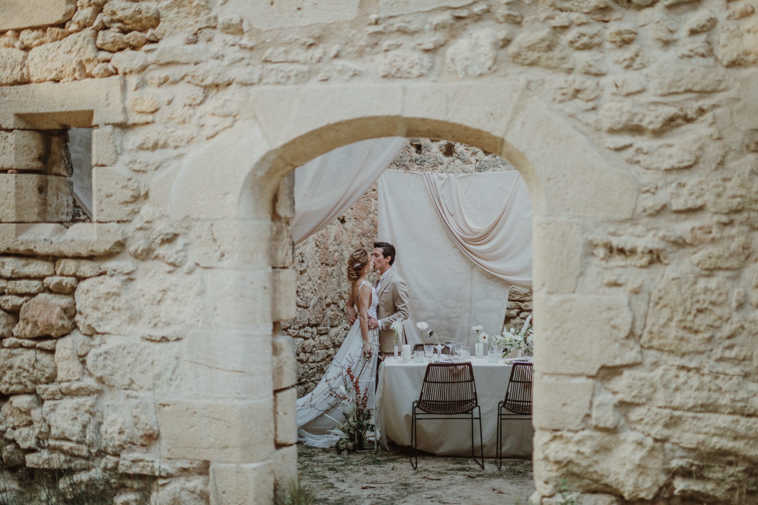 mariage-minimaliste-voilage-provence