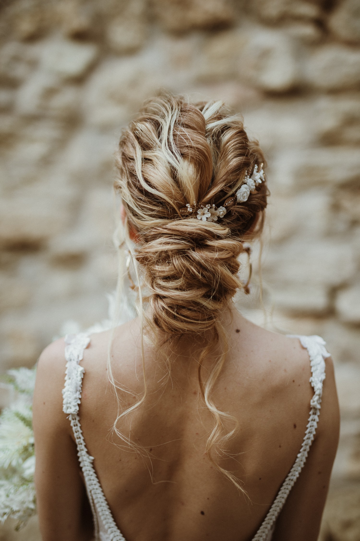 coiffure-mariage-chignon-coiffé-décoiffé