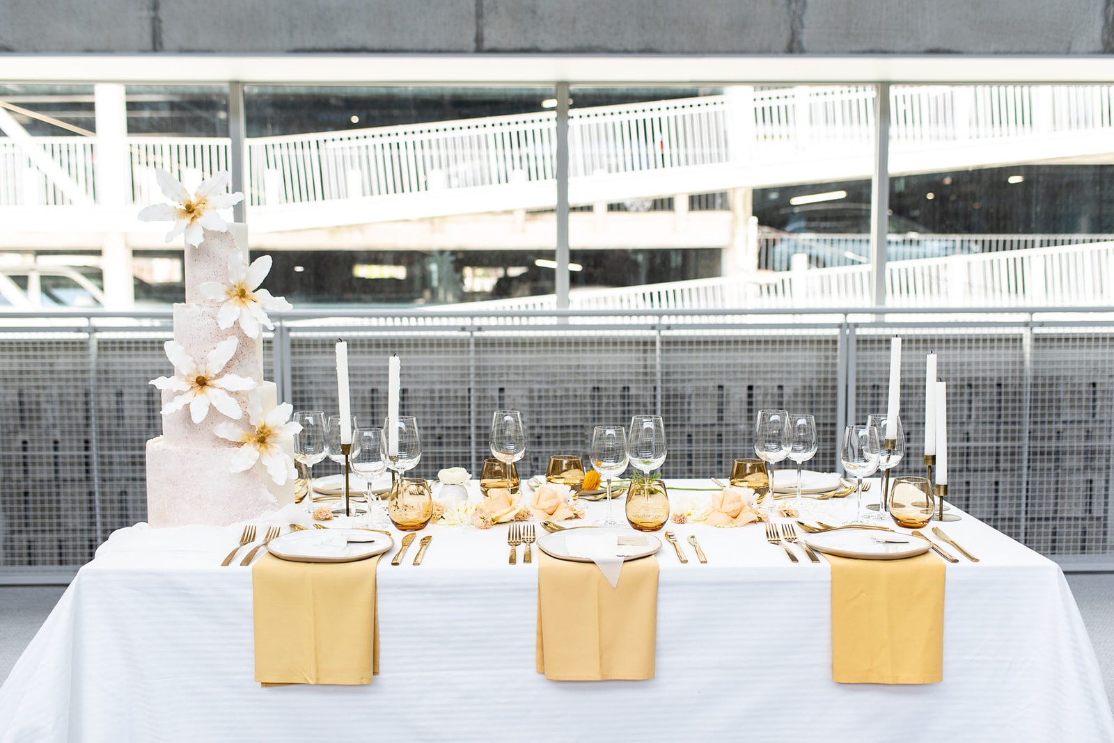 mariage-minimaliste-nantes-table-parking