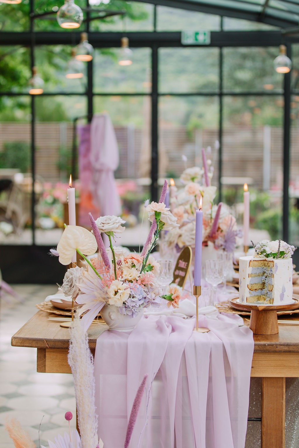 Inspiration pour un mariage violet pastel et orange peps – La Sœur