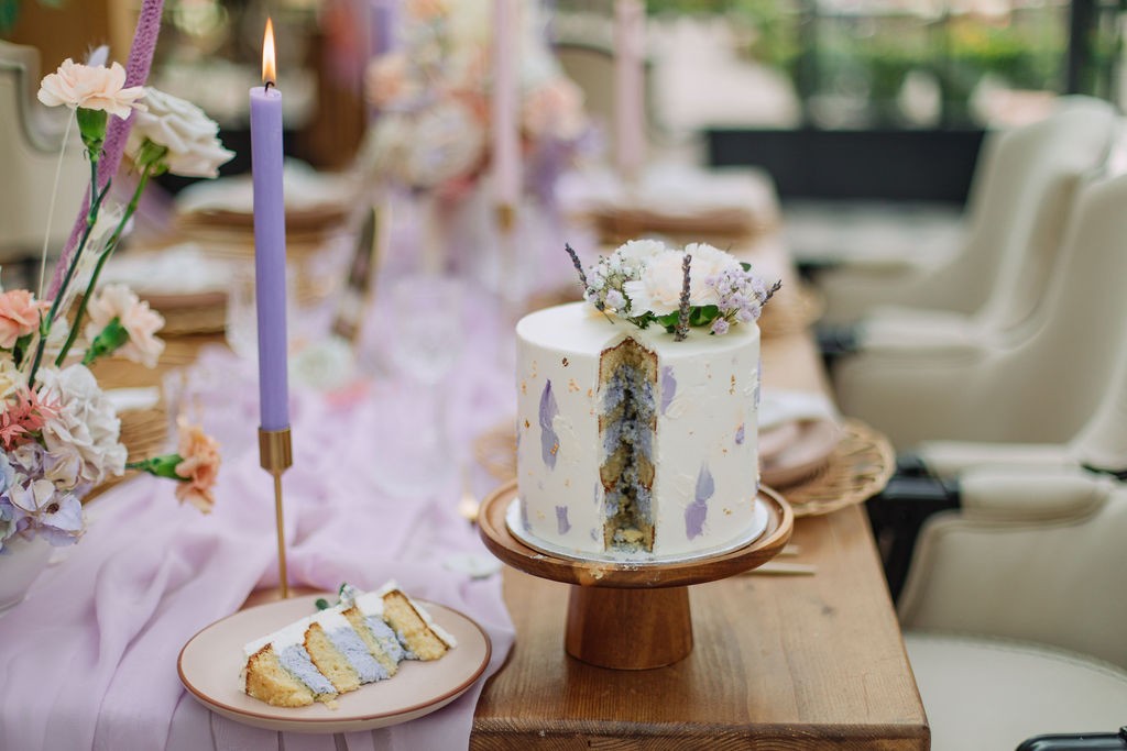 wedding-cake-blanc-lavande