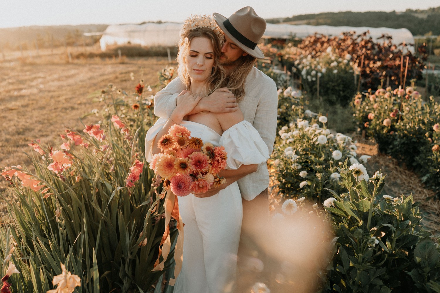 Shooting-inspiration-les-batisses-ferme-florale-ulrike-photographe-mariage-dordogne