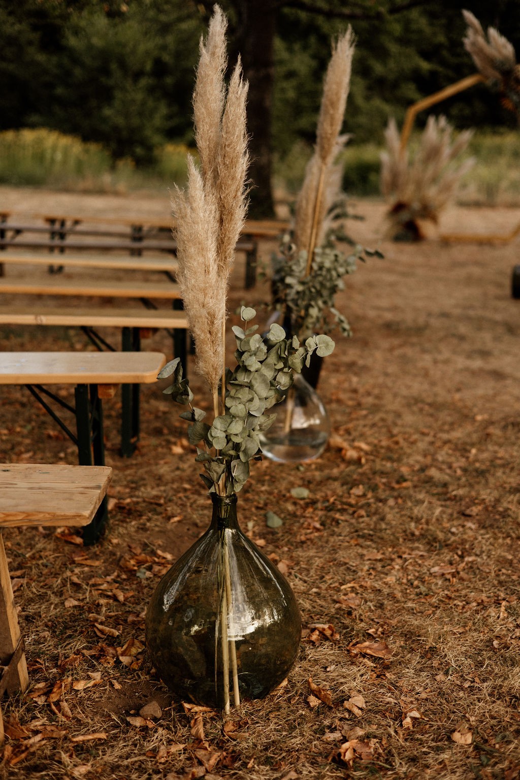 décoration de banc de cérémonie laïque avec de la pampa