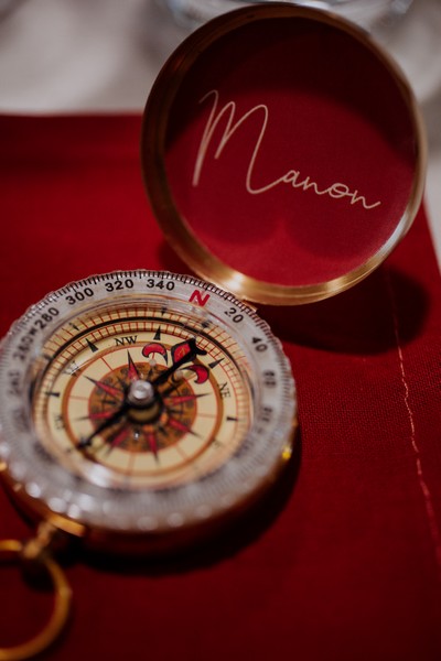 Boussole cadeaux d'invités et marque place pour un mariage