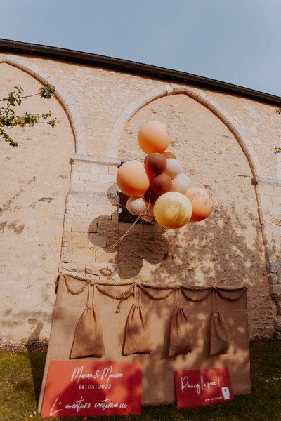 Décor de photobooth mariage en forme de mongolfiere