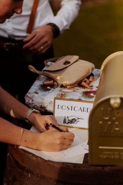 livre d'or mariage avec une boîte aux lettres