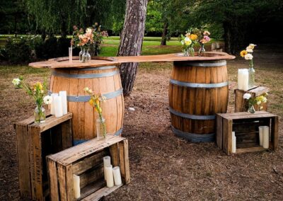 Location de bar vintage avec des tonneaux pour un mariage