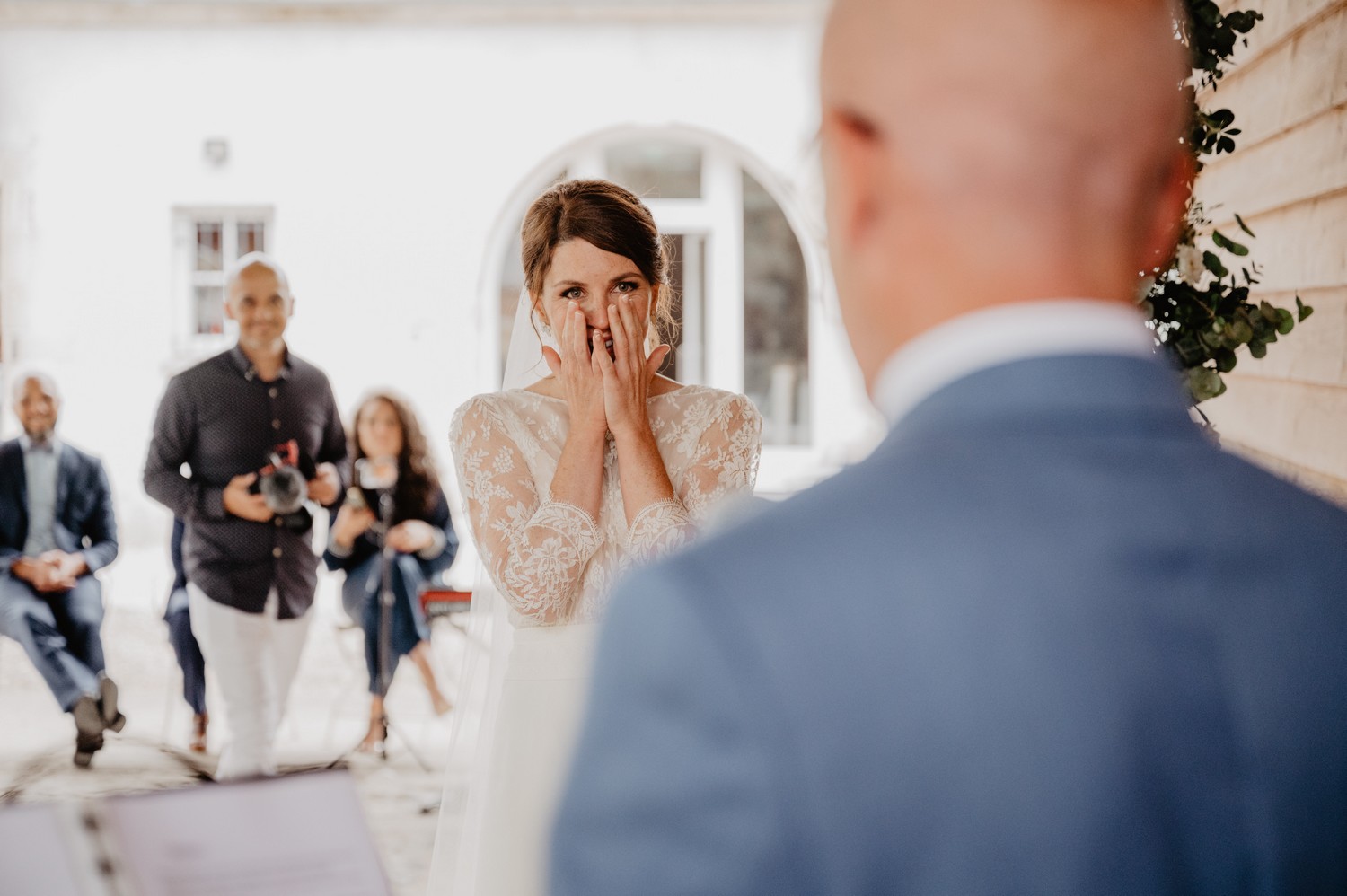 mariage chic et vert sauge à la Ferme du Roy dans l'Oise