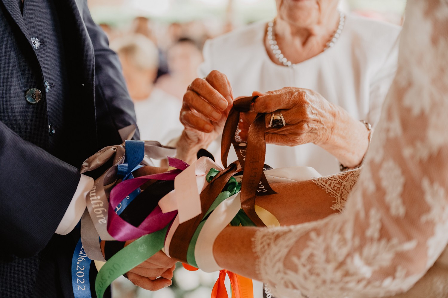 mariage chic et vert sauge à la Ferme du Roy dans l'Oise