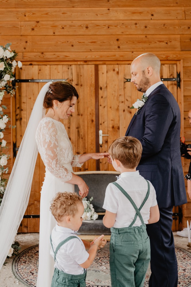 mariage chic et vert sauge à la Ferme du Roy dans l'Oise