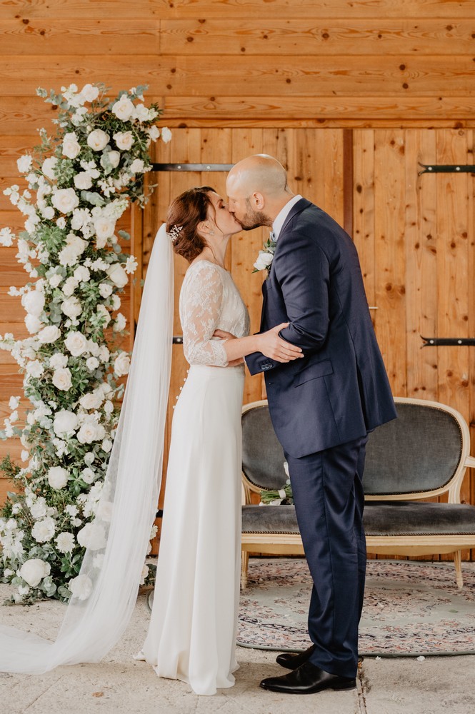 mariage chic et vert sauge à la Ferme du Roy dans l'Oise