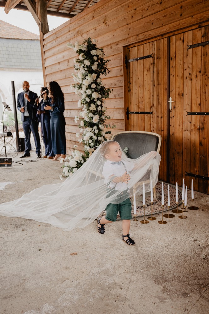 mariage chic et vert sauge à la Ferme du Roy dans l'Oise