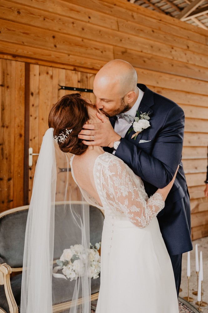 mariage chic et vert sauge à la Ferme du Roy dans l'Oise