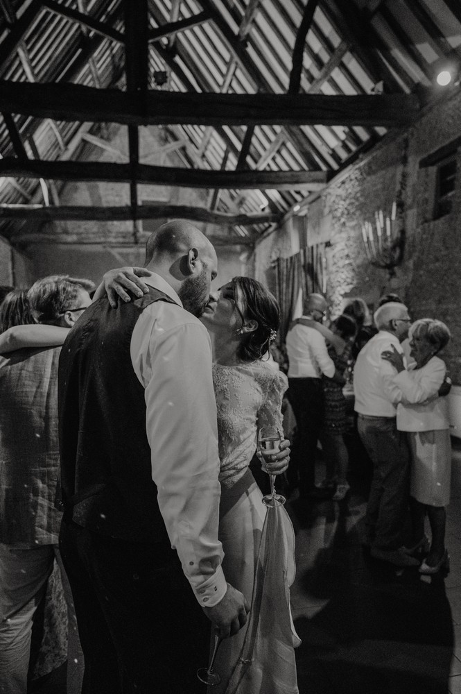 mariage-chic-vert-sauge-ferme-du-roy-oise-leslie-cure-photographie