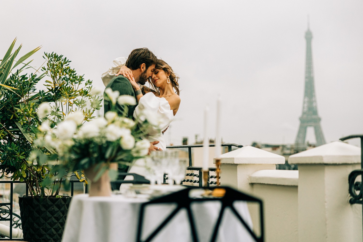 mariage chic et raffiné à l'Hôtel Marignan à Paris